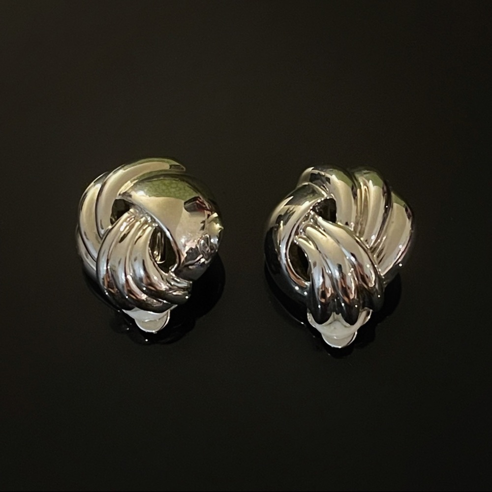 ✨VTG Twisted Polished Clip On Earrings